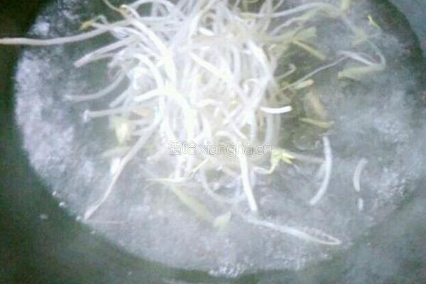 豆芽肉丝汤的做法图解7