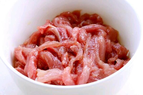 肉丝炒韭菜的做法图解1