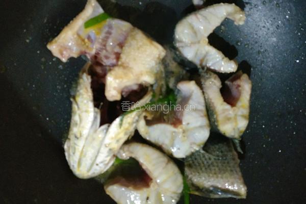 黑鱼豆腐汤的做法图解2