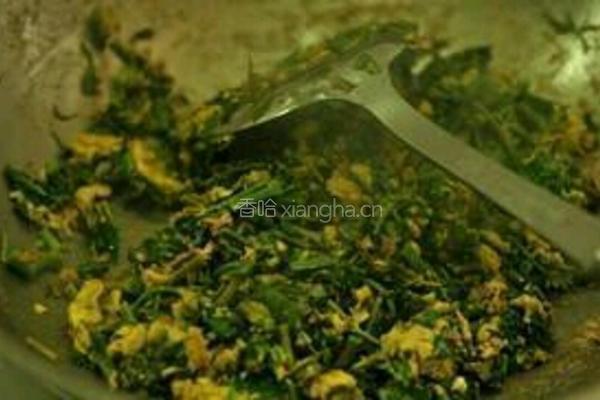 鸡蛋爆炒香椿芽的做法图解4