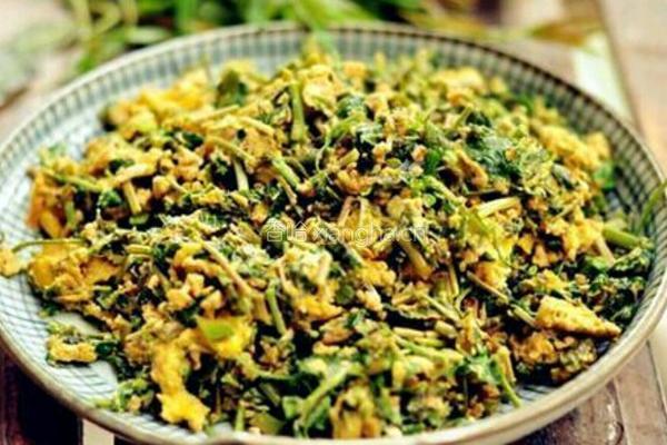 鸡蛋爆炒香椿芽的做法图解5