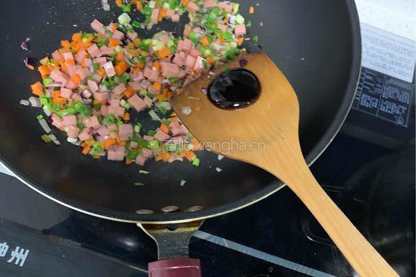 酱油炒饭的做法图解5