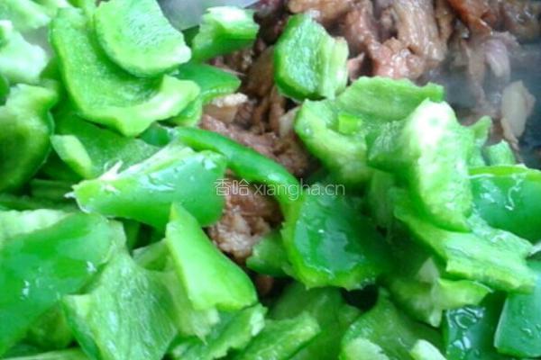 青椒炒肉的做法图解5