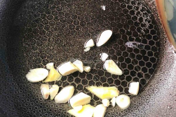 茨菇闷鸭的做法图解5