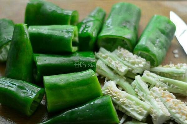 生煎虎皮辣椒的做法图解2