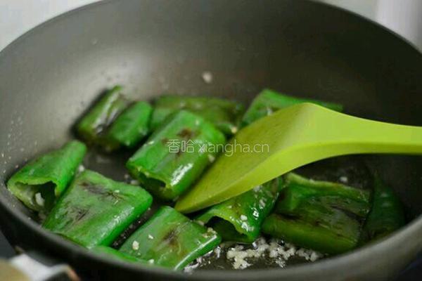 生煎虎皮辣椒的做法图解6