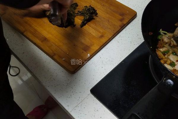 肉炒马蜂菜的做法图解1