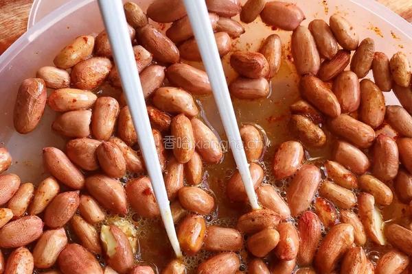 嘎嘣脆无油烤花生米的做法图解8