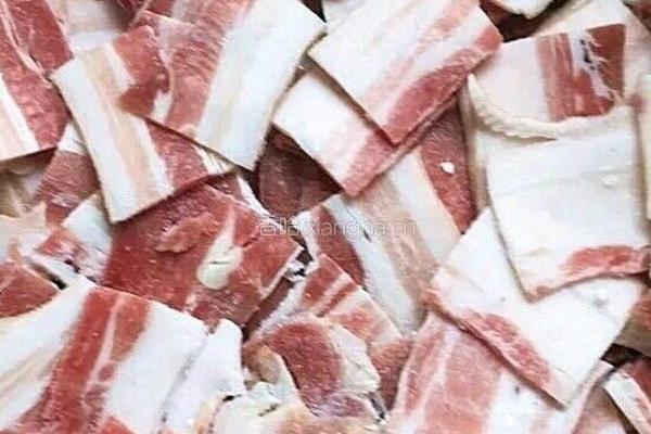 油炸五花肉的做法图解1