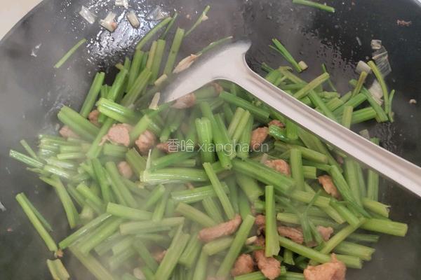 芹菜炒肉的做法图解8