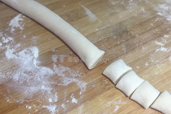 韭菜猪肉饺子?的做法图解2