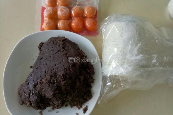 蛋黄酥的做法图解1