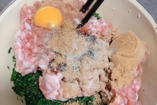 荠菜猪肉饺子-火龙果面的做法图解3