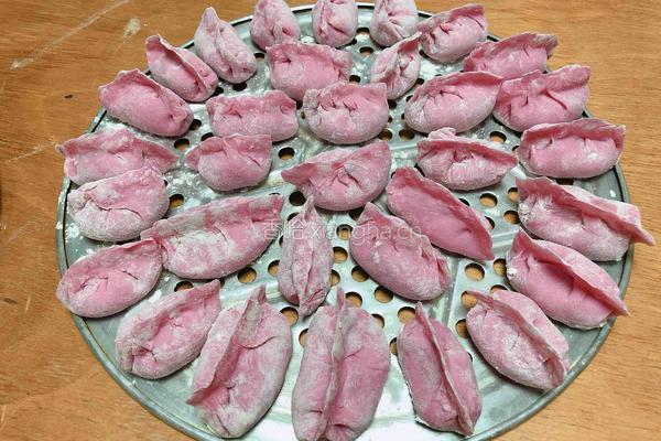 荠菜猪肉饺子-火龙果面的做法图解8