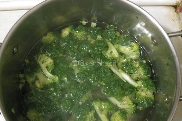 肉炒西蓝花胡萝卜的做法图解5