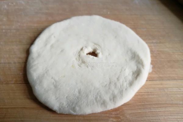 家常鸡蛋五香油饼的做法图解6