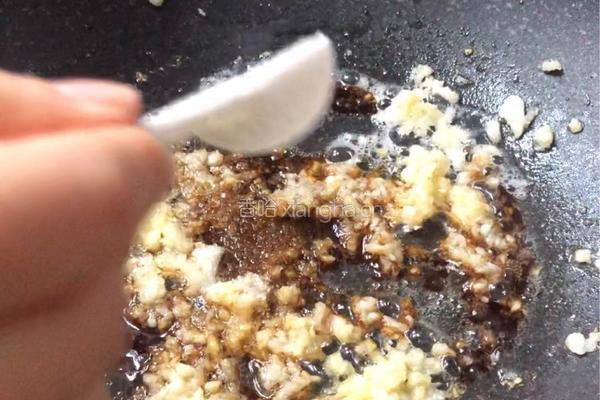 蒜蓉蒸鲜鱿鱼的做法图解5