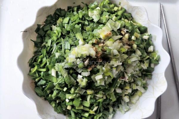 韭菜馅薄饼的做法图解6