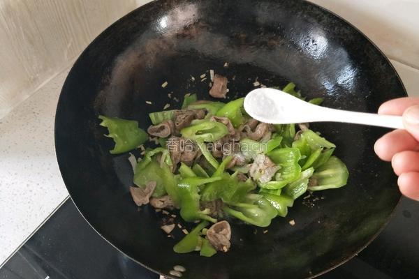 辣椒炒肥肠的做法图解13