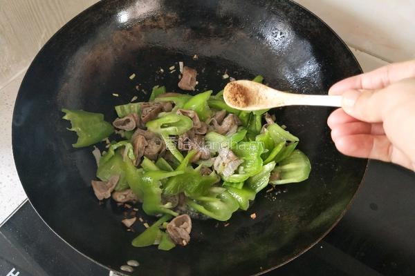 辣椒炒肥肠的做法图解14
