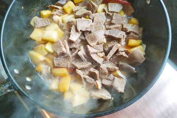 土豆炖牛肉的做法图解6