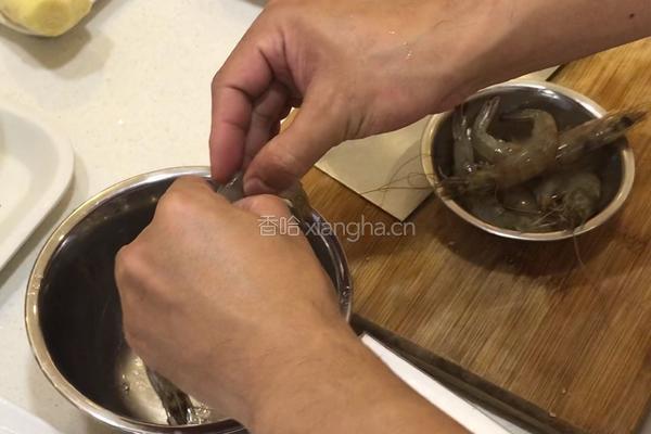 福建海鲜炒饭的做法图解2
