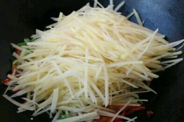 青红椒爆土豆丝的做法图解6