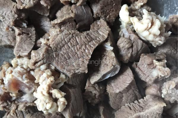 牛肉煨胡萝卜?的做法图解2
