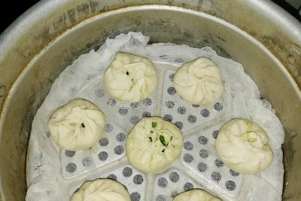 韭菜鸡蛋包子的做法图解5