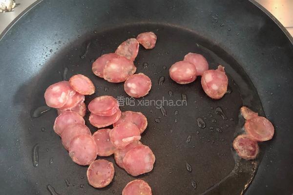 腊肠蔬菜炒饭的做法图解2