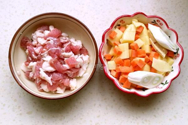 土豆焖饭的做法图解2
