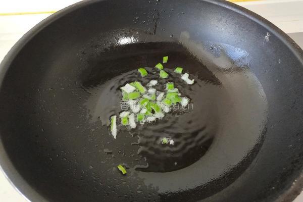 耗油杏鲍菇炒尖椒 肉嘟嘟比肉还好吃的做法图解2