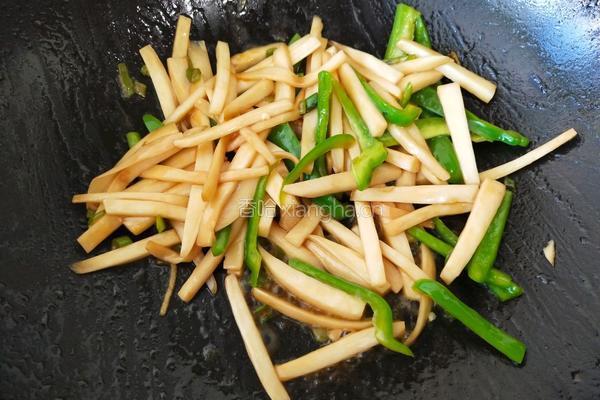 耗油杏鲍菇炒尖椒 肉嘟嘟比肉还好吃的做法图解6