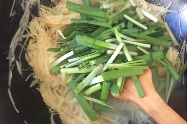 土豆丝炒韭菜的做法图解9