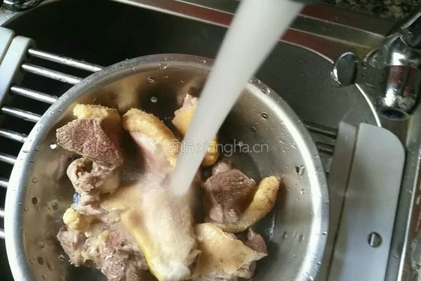 沙锅酱焖鸭的做法图解1
