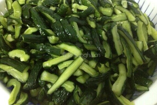自腌黄瓜小咸菜的做法图解3