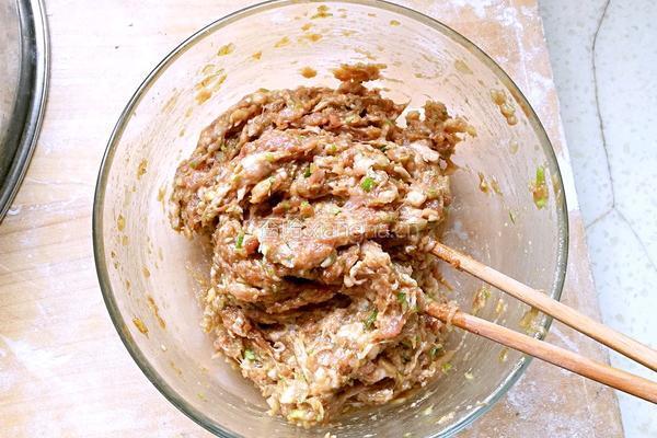 馅饼（猪肉大葱馅）的做法图解3