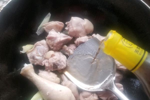 香菇木耳鸡腿汤的做法图解4