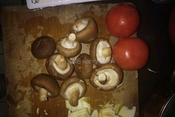 番茄冬笋香菇豆腐汤的做法图解1