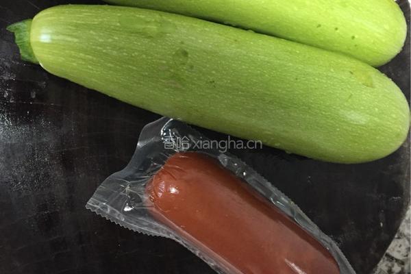 角瓜炒火腿的做法图解1