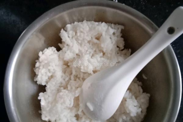 粒粒金黄蛋炒饭（一人份）的做法图解1