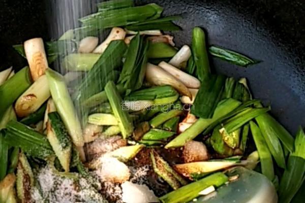 蒜苗炒香干鸡蛋的做法图解3