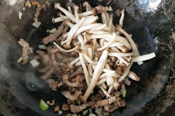 蟹味菇炒肉的做法图解13