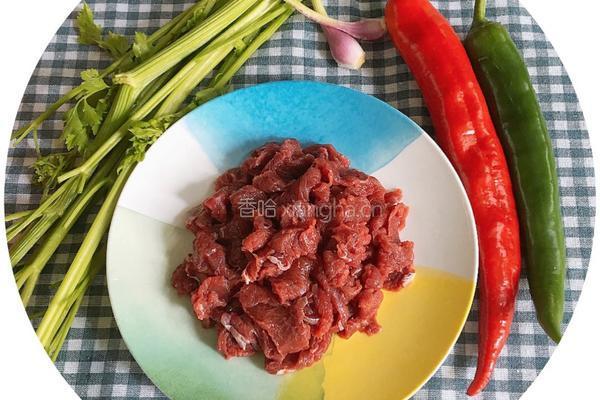 芹菜炒牛肉的做法图解1