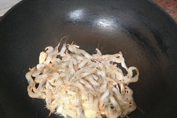 韭菜炒河虾的做法图解3