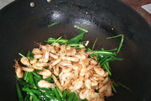 韭菜炒河虾的做法图解10