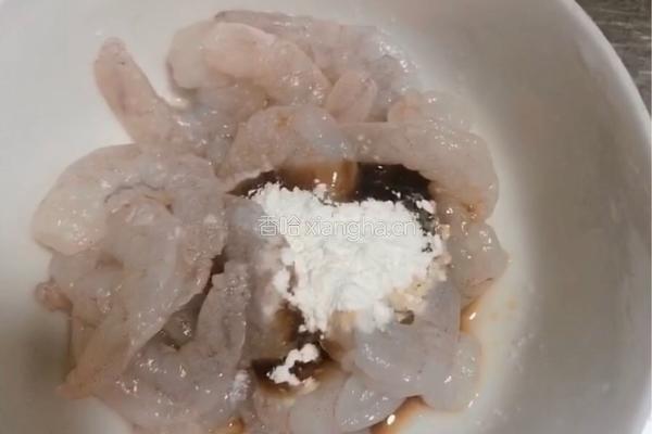虾仁炒瓜（正月十五闹元宵）的做法图解2