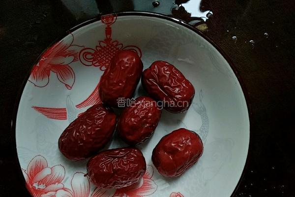红枣木瓜炖燕窝的做法图解3