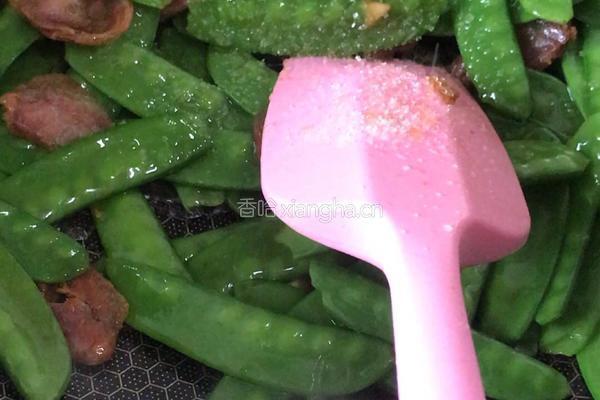 荷兰豆炒香肠的做法图解11