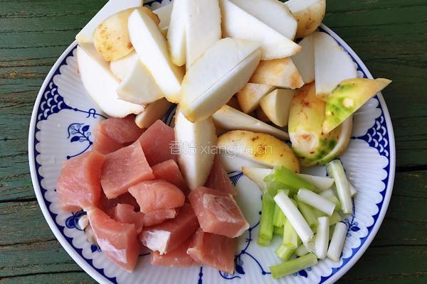 【正月十五闹元宵】里脊肉炖芋艿的做法图解2